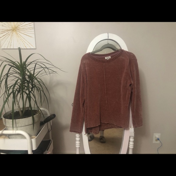 Pink fuzzy sweater - Picture 4 of 4